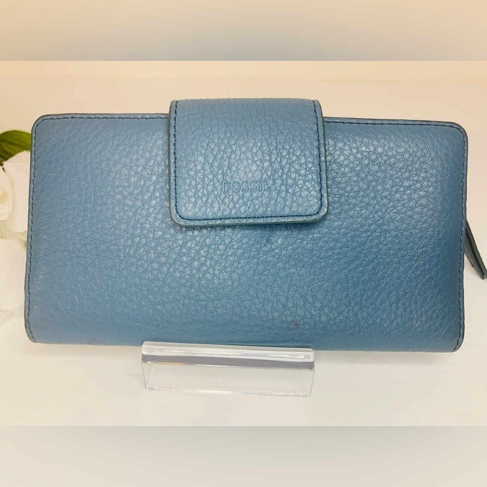 Fossil Women’s Light Blue Leather Long Wallet !